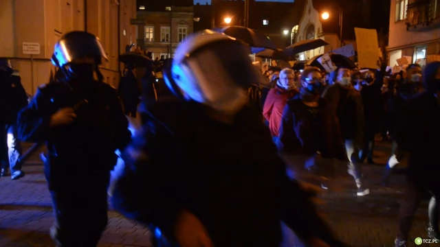 Tczew - Tłumy na ulicach Tczewa. Protest przeciw decyzji TK #PiekłoKobiet