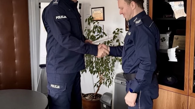 Tczew - Nagrodzeni za odwagę i profesjonalizm - komendant wyróżnił policjantów