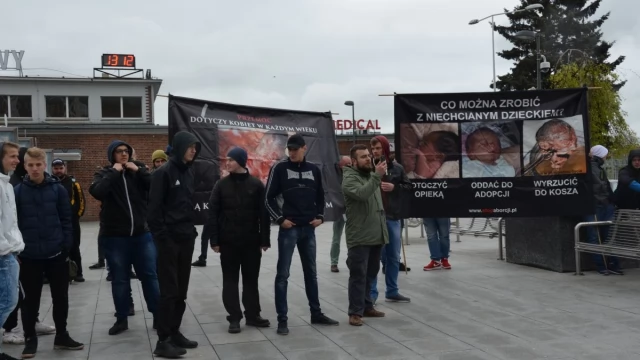 Tczew - Pikiety narodowców i środowisk antyfaszystowskich zakończyły się bijatyką