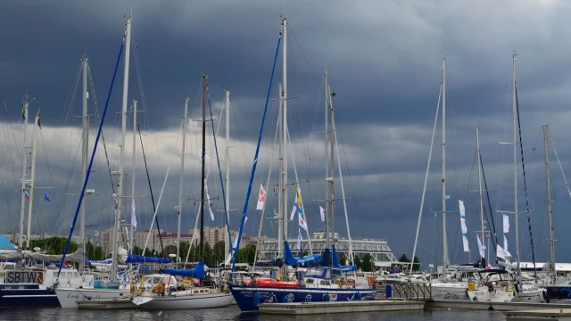Tczew - Rosyjska Arktyka 2013 - s/y Barlovento II wziął udział w Paradzie Żagli w Petersburgu