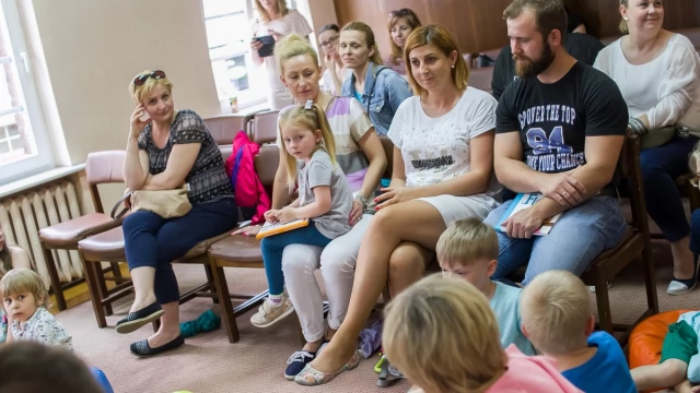 Tczew - Roksana Jędrzejewska-Wróbel z wizytą w Miejskiej Bibliotece Publicznej