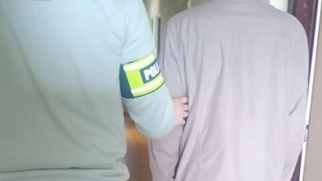 Tczew - Kopał i skakał - dzień po wyjściu z więzienia zniszczył osiedlowy szlaban