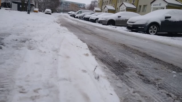 Tczew - Zima na Pomorzu - spadł śnieg, sypać będzie nadal