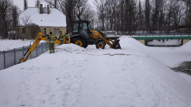 Tczew - Akcja na osiedlu Staszica. Woda mogła przerwać wał