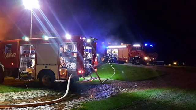 Tczew - Pożar na zamku w Gniewie. Dzięki strażakom nie wybuchły butle z gazem