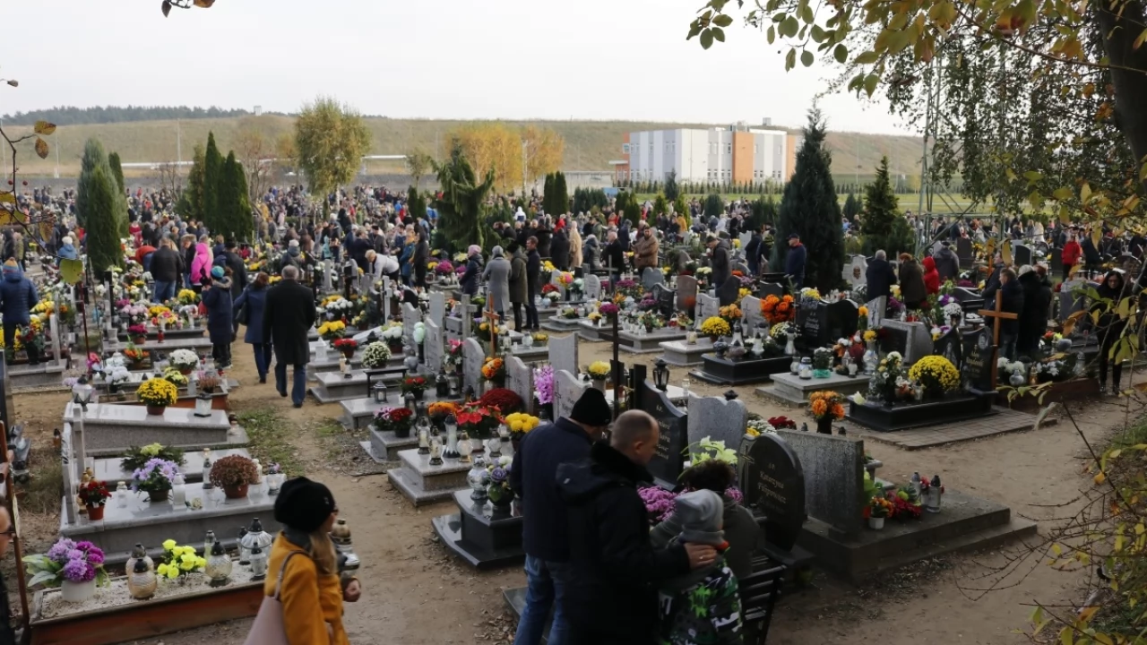 Tczew - Tczewianie tłumnie odwiedzali cmentarze