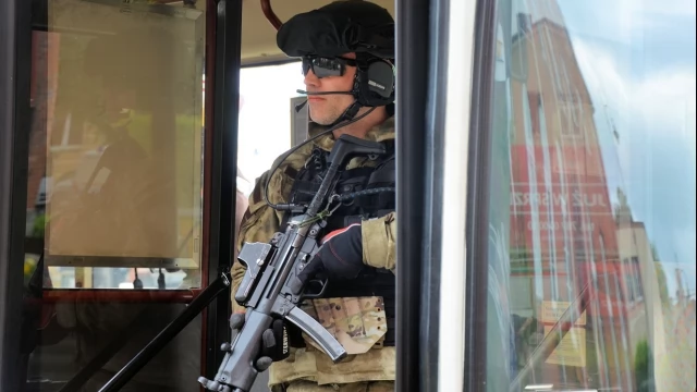 Tczew - Atak terrorystyczny na autobus - negocjacje przed ratuszem