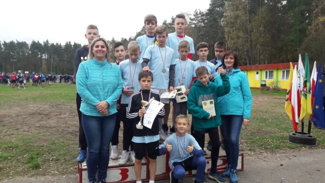 Tczew - Drugie miejsce uczniów SP 11 na XLVI Wojewódzkich Igrzyskach Dzieci w sztafetowych biegach przełajowych