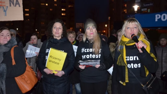 Tczew - Gorąco na Czarnym Proteście. Narodowcy usiłowali zakłócić kobiecą pikietę