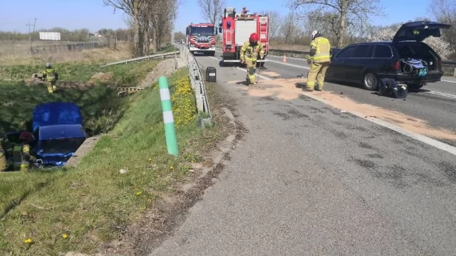 Tczew - Zajączkowo. Zderzenie dwóch aut, jedno wypadło z trasy