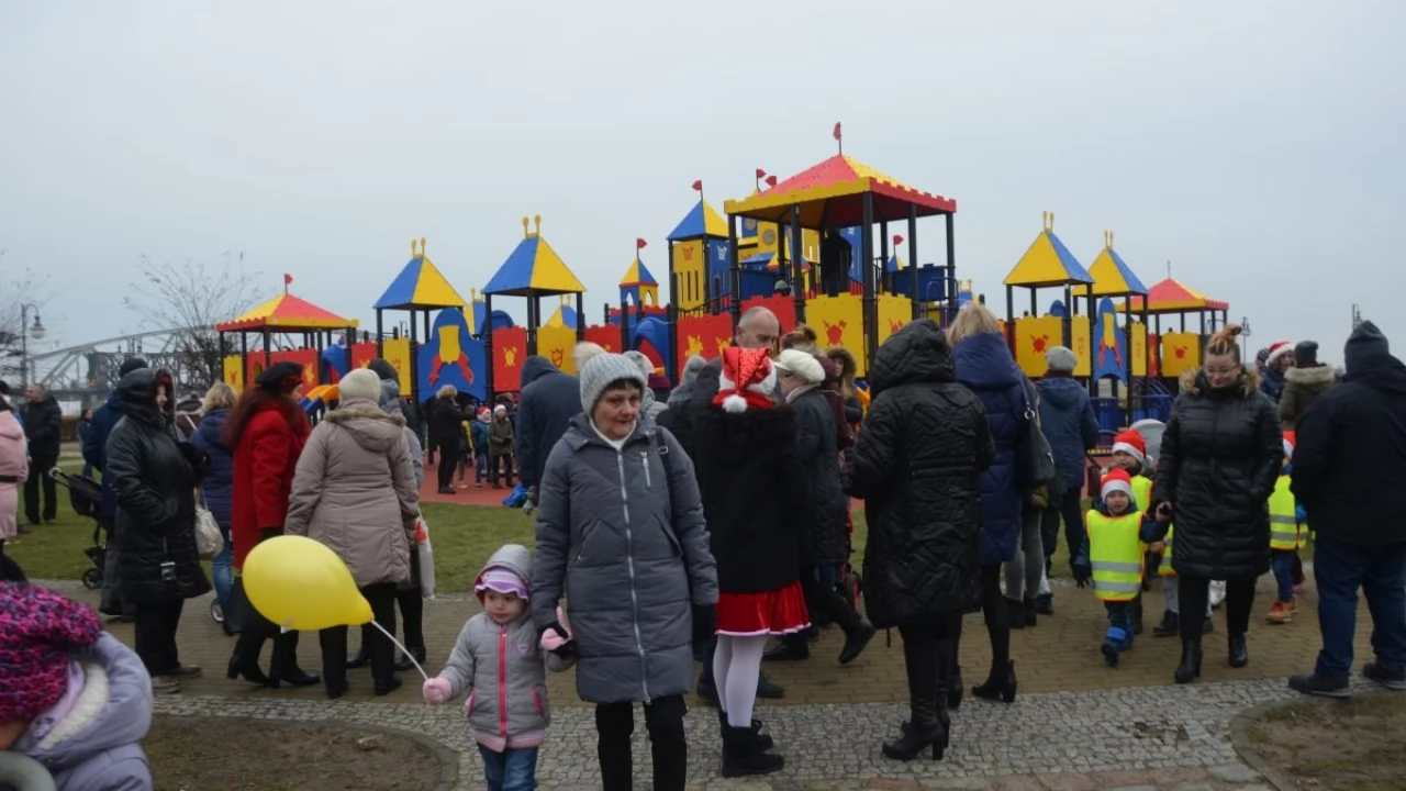 Tczew - Dzieci z Tczewa dostały na Mikołajki plac zabaw