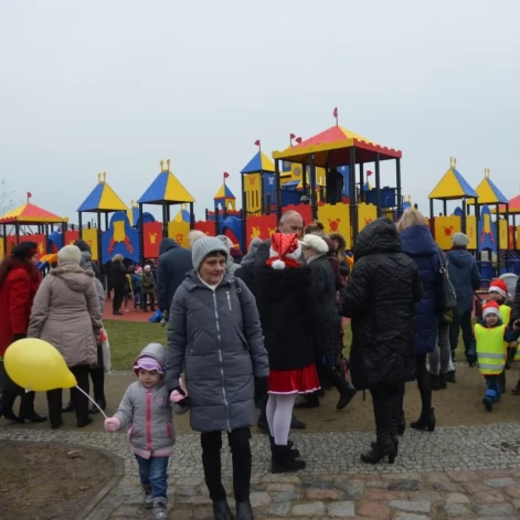 Tczew - Dzieci z Tczewa dostały na Mikołajki plac zabaw
