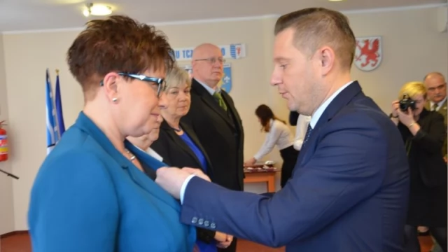 Tczew - Urzędnicy starostwa i rodzice żołnierzy odebrali medale