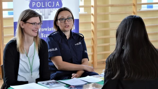 Tczew - Promowali zawód policjanta na targach pracy