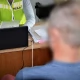 Tczew - Krótko nacieszył się łupem. Policjanci zatrzymali 55-latka, gdy wyrzucał rzeczy z walizki