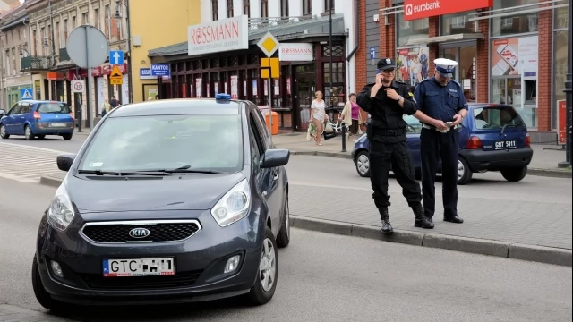 Tczew - Atak terrorystyczny na autobus - negocjacje przed ratuszem