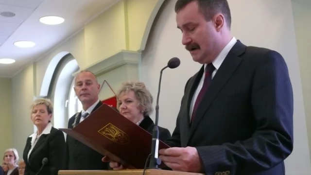 Tczew - Łzy i gratulacje - Mirosław Pobłocki przejął urząd od Zenona Odyi