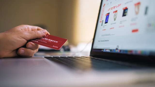 Tczew - Świąteczna gorączka zakupów w sieci to okazja dla nieuczciwych sprzedawców