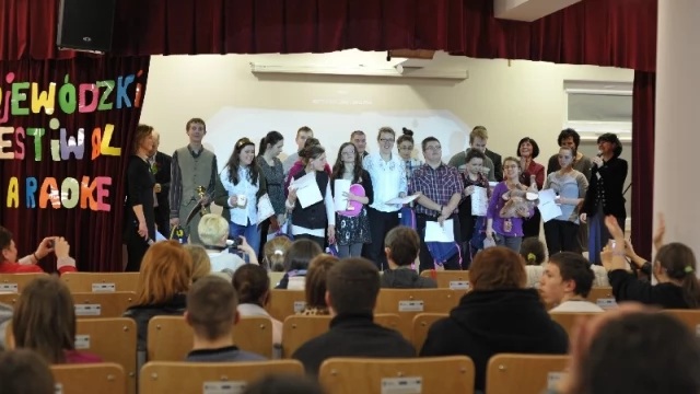 Tczew - I Wojewódzki Festiwal Karaoke - 44 uczestników porwało publiczność