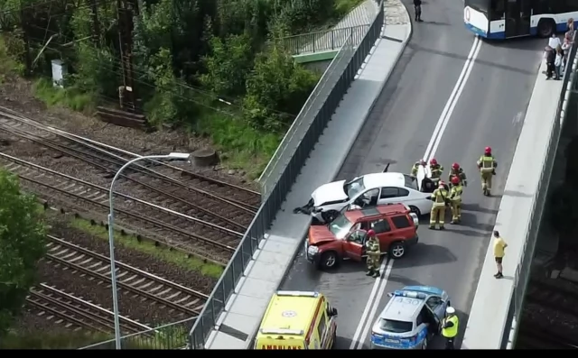 Tczew - Kolizja na wiadukcie w ciągu ul. 30 Stycznia