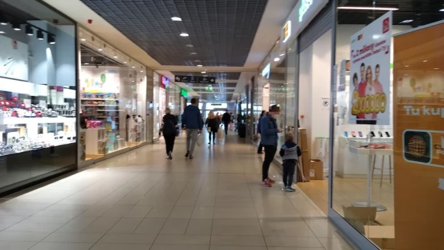 Tczew - Ruszyły sklepy w galeriach handlowych