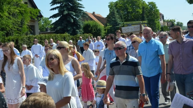 Tczew - Boże Ciało. Wierni na ulicach Tczewa