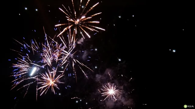 Tczew - Rozbłysło niebo nad Tczewem na przywitanie 2017 roku