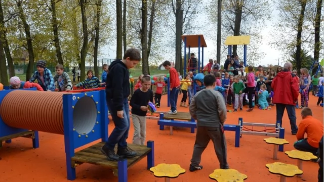 Tczew - Najmłodsi z "ósemki" mają już "radosny" plac zabaw