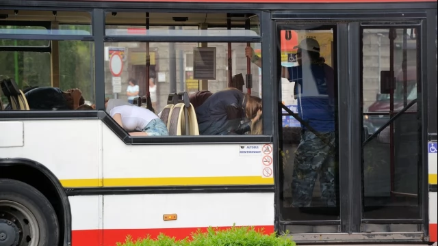Tczew - Atak terrorystyczny na autobus - negocjacje przed ratuszem
