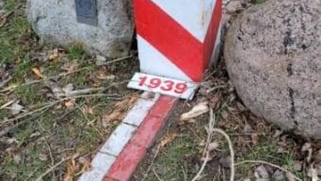 Tczew - Drzewa runęły obok pomnika upamiętniającego jedną z pierwszych ofiar wojny