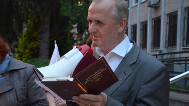 Tczew - Łańcuch światła z Tczewa w obronie niezależnych sądów 