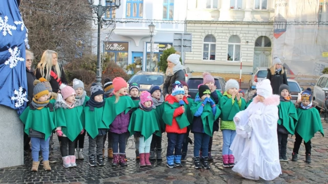 Tczew - Świątecznie i z kolędą - szopka i powitanie zimy