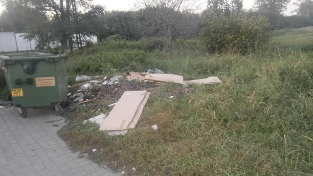 Tczew -  ZUK bierze na celownik podrzucających śmieci. Reaguj, jak widzisz!