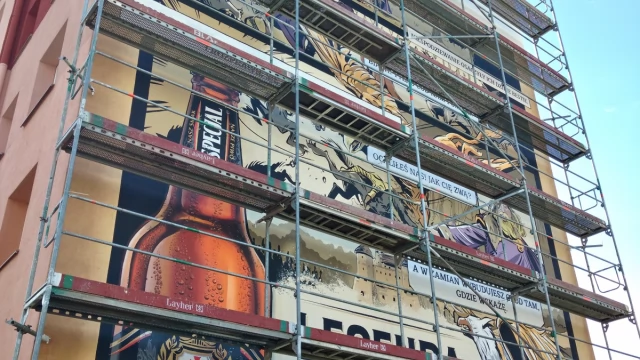 Tczew - Mieszkańcy pytają o "piwny" mural. "Kto nas obdarował tym wątpliwym dziełem sztuki?"