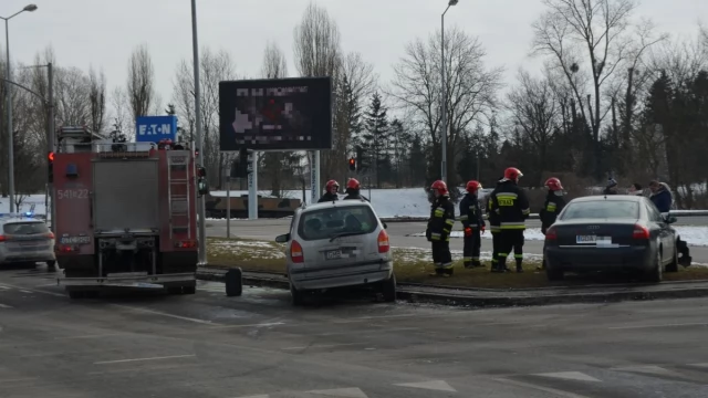 Tczew - Wypadek na al. Solidarności. Jedna osoba poszkodowana