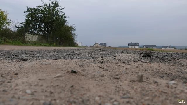 Tczew - Załatana droga do nowego osiedla Rokitki [FOTO] [bez komentarza]