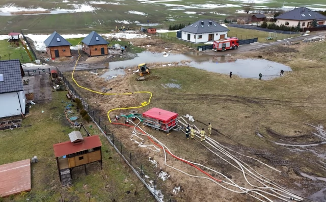 Tczew - Dramatyczna akcja w Stanisławiu po powstaniu wielkiego zapadliska. "Działania ratownicze nadal trwają"