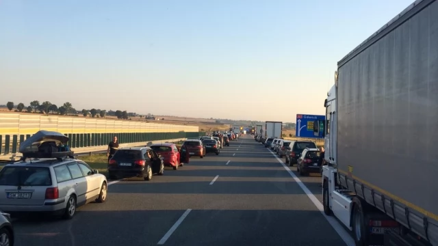Tczew - Masowy wypadek na A1. Przewrócił się autobus z dziećmi