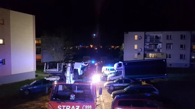 Tczew - Lokatorzy ewakuowani po pożarze sadzy w kominie