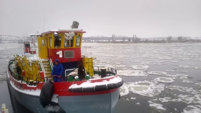 Tczew - Pierwszy patrol lodołamaczy w sezonie zimowym