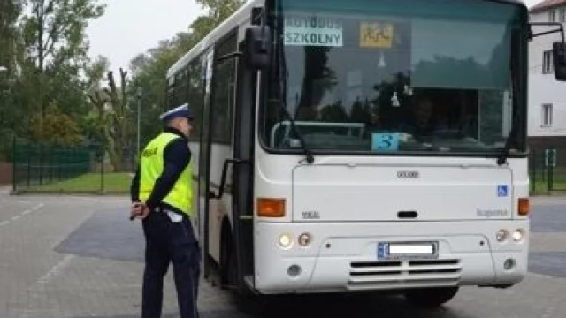 Tczew - Sprawdzają stan szkolnych autobusów i trzeźwość kierowców