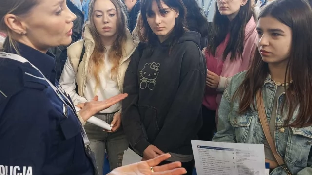 Tczew - Podczas Targów Pracy zachęcali do wstąpienia do służby