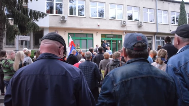 Tczew - Łańcuch światła z Tczewa w obronie niezależnych sądów 