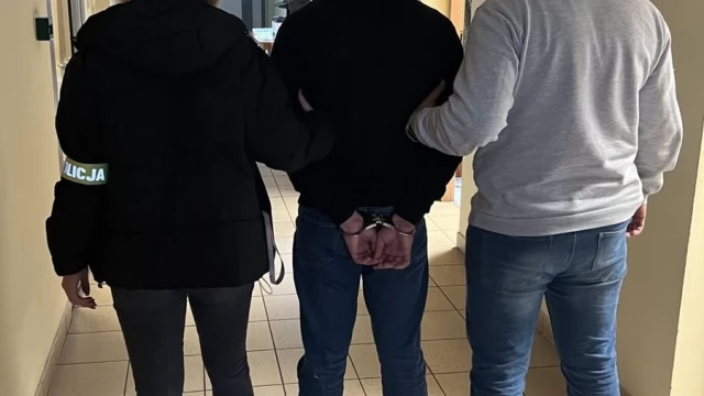Tczew - Podejrzani o rozbój w areszcie. Jeden na widok policjantów zabarykadował się w piwnicy