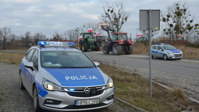 Tczew - Rolnicze miasteczko na rondzie w Czarlinie. Jest nawet trumna [WIDEO]