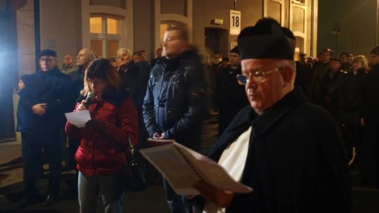 Tczew - Droga krzyżowa na Starym Mieście. Tłumy tczewian na ulicach