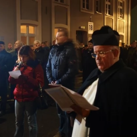 Tczew - Droga krzyżowa na Starym Mieście. Tłumy tczewian na ulicach
