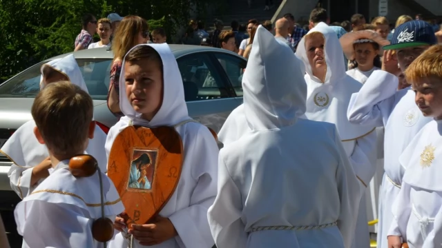 Tczew - Boże Ciało. Wierni na ulicach Tczewa