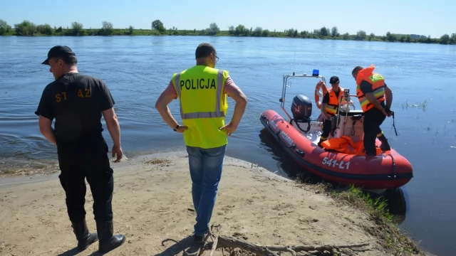 Tczew - Poszukiwania Arkadiusza Bochenka. Nurkowie przeczesywali dno Wisły