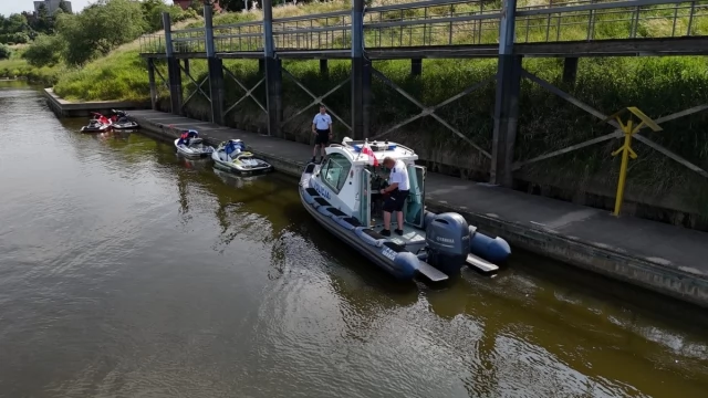 Tczew - Patrolują Wisłę na policyjnej łodzi - w weekend dyscyplinowali gości Sobótek